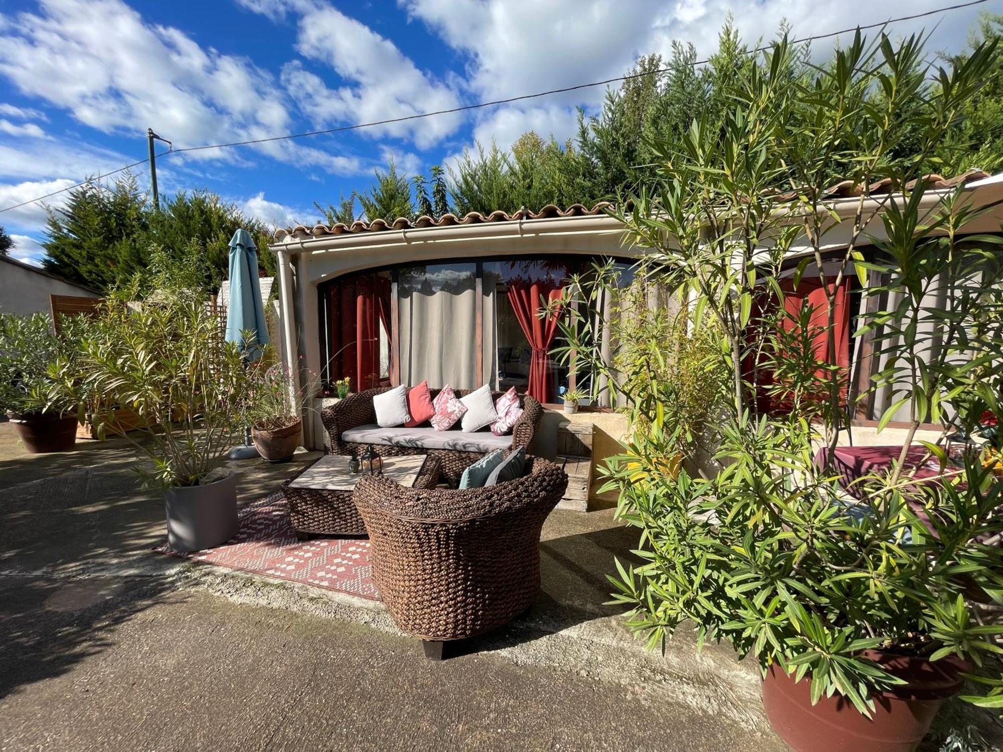 Bed and Breakfast Mas De La Butte Blanche Orgon Exterior foto